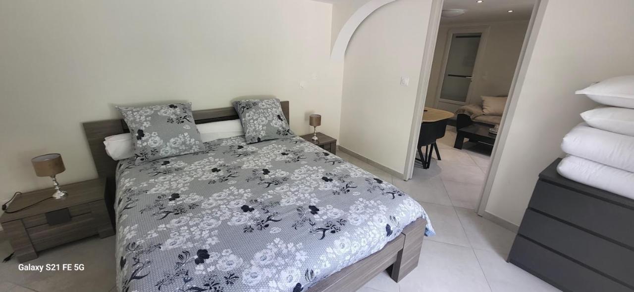Maison Calme Et Spacieuse Bassens  Екстериор снимка